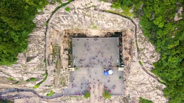 Cueva Fengxiangsi Desde Arriba Vista Panorámica Las Grutas Longmen Frente — Vídeos de Stock