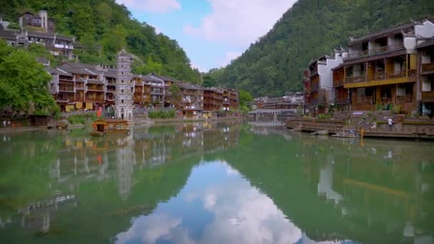 Vue Sur Paysage Ancienne Ville Fenghuang Beau Panorama Sur Fleuve — Video