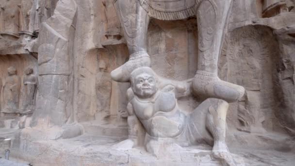 Gigantyczna Figura Niebiańskiego Króla Świątyni Fengxian Longmen Grotto Smocze Groty — Wideo stockowe