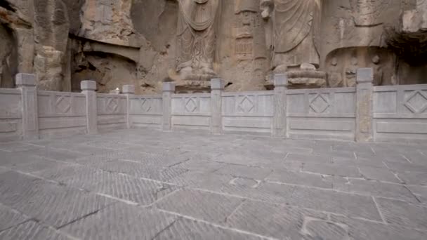 Longmen Grottoes Sten Grottor Med Brutna Buddha Statyer Monks Och — Stockvideo