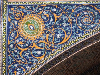 Tillya-Kori Madrasa avlusunun kapı detayları
