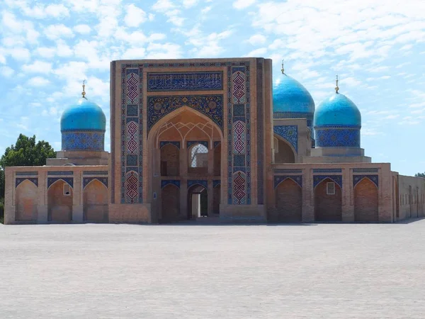Фронтальный Вид Медресе Барака Хана Ташкенте Узбекистан — стоковое фото