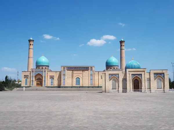 Özbekistan 'ın Taşkent kentindeki Khazrati İmam Mimari Kompleksi