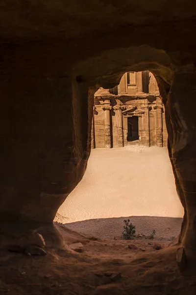 Vista Frontal Deir Mosteiro Entrada Caverna Petra Jordânia — Fotografia de Stock