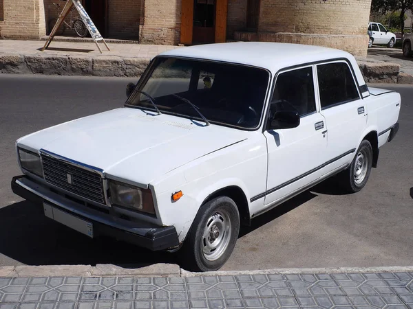 Viento Coche Blanco Soviético Bukhara Uzbekistán Estilo Vintage Ruta Seda — Foto de Stock