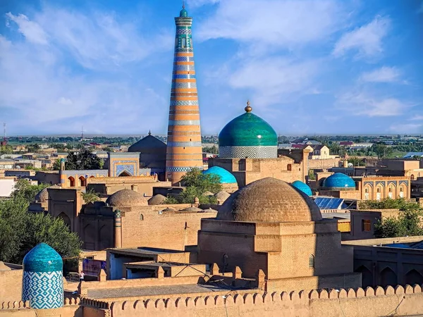 Skyline Van Oude Zijderoute Stad Bij Zonsondergang Islam Khodja Minaret — Stockfoto