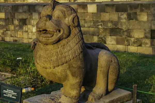 Lejonväktare Skyddar Ingången Till Borobudur Tempel Ligger Magelang Central Java — Stockfoto