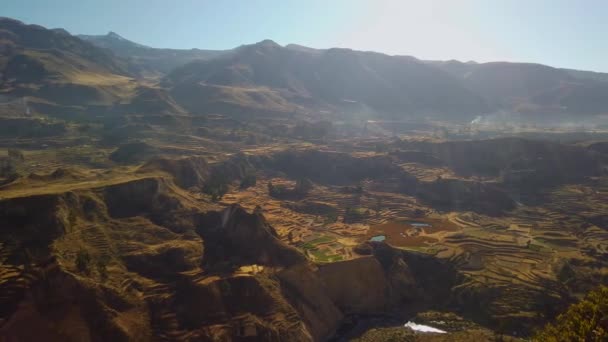 コルカ キャニオン コルカ バレーの風景パノラマ チベイの町の近く アレキパ ペルー — ストック動画