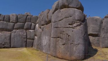 Antik İnka kale duvarları. Sacsayhuaman kalesinde İnka mimarisi ve inşaat. Cusco şehri, Peru