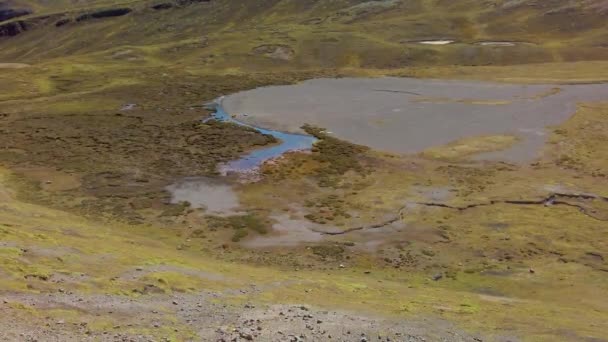 Vogelpaar Fliegt Großer Höhe Panorama Den Anden Vinicunca Tal — Stockvideo