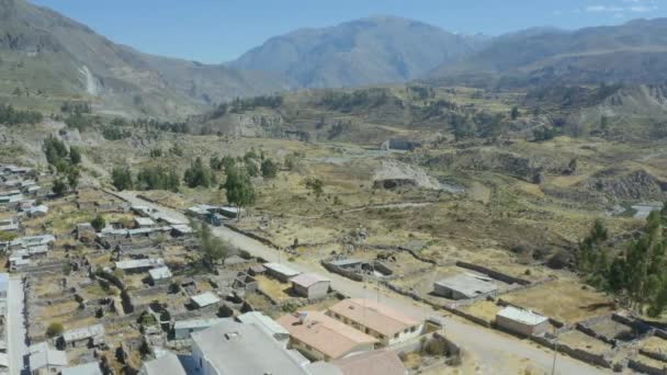 マカはペルーのコルカ谷に位置する小さな町です — ストック動画