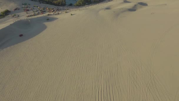 Paesaggio Aereo Oasi Nel Mezzo Del Deserto Huacachina Regione Ica — Video Stock
