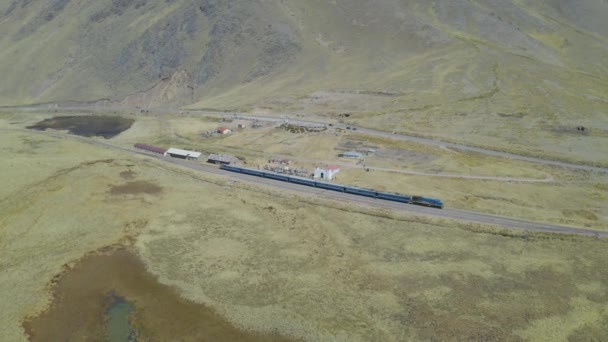 Vista Aérea Una Pequeña Iglesia Frente Estación Tren Abra Raya — Vídeos de Stock