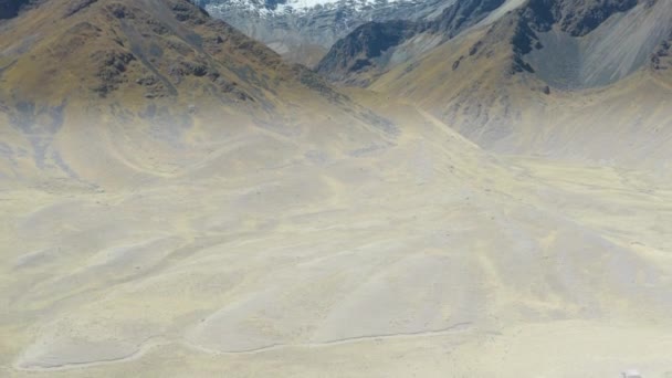 Lage Wolk Voor Andes Bergketen Een Woestijn Ruimte Het Midden — Stockvideo