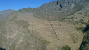 Pisac harabelerindeki İnka tarım teraslarının havadan görünüşü. Kutsal İnkalar Vadisi, Peru.