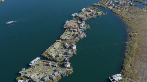 Uros Köyündeki Her Ailenin Kendi Adası Var Turistlerin Çok Ziyaret — Stok video