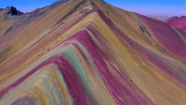 维尼肯卡谷彩虹峰近景 五颜六色的奇观山 — 图库视频影像