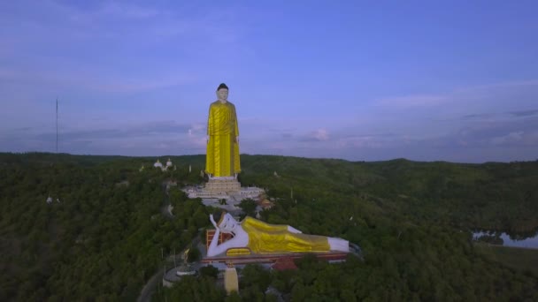 Vista Frontal Aérea Budas Gigantes Buda Reclinado Metros Comprimento Buda — Vídeo de Stock