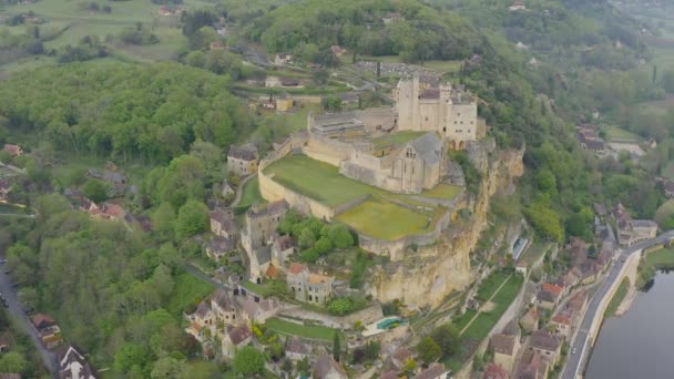 비욘세 주변의 중세의 구멍들을 만든다 프랑스의 도르도뉴 — 비디오