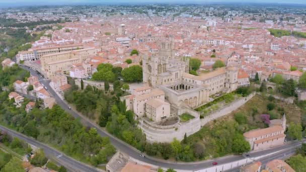 空中風景 ベジエの街の景色 聖ナゼール大聖堂 オーブ川 ベジエ市を背景にした前景 — ストック動画