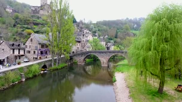 Belcastel Jedna Najpiękniejszych Wiosek Francji Aveyron Most Przez Rzekę Aveyron — Wideo stockowe