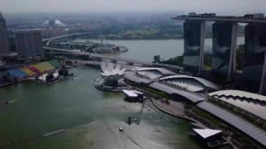 Singapur Körfezi 'nin hava manzarası: Singapur' un liman ve finans bölgesinin ötesinde ufuk çizgisi 