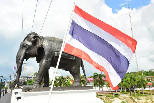 ระยอง ประเทศไทย 06 มิถุนายน 2562 สะพานปิยะมง สาทร สีดํา Elepha — ภาพถ่ายสต็อก