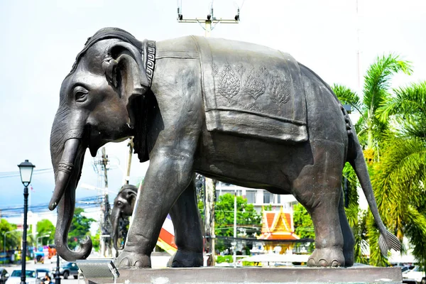 Stucco elefante nero su sfondo bianco . — Foto Stock