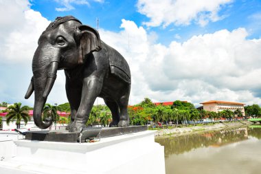Rayong Tayland 06 Haziran 2019 Piemphong Sarn Köprüsü. Siyah Elepha