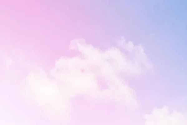 Cielo brillante y nube colorido rosa y azul pastel tono de color. —  Fotos de Stock