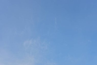 Arka plan için mavi gökyüzü beyaz bulutları