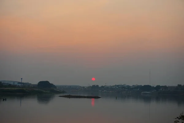 Pôr Sol Rio Chao Phraya Dechatiwong Bridge Nakhon Cidade Sawan — Fotografia de Stock