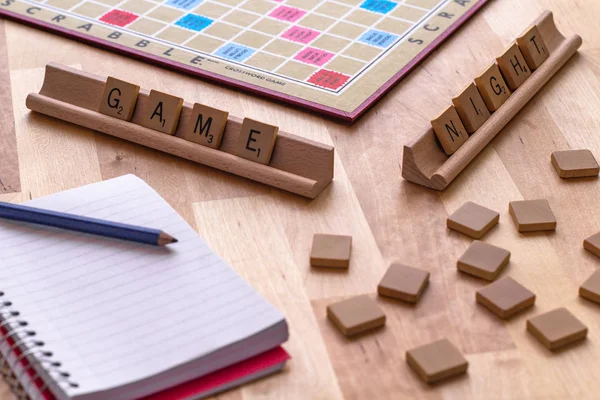 Scrabble Gioco Tavolo Con Incantesimo Mattonelle Scarabeo Game Night — Foto Stock