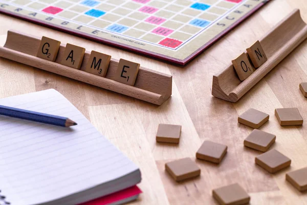 Permainan Papan Scrabble Dengan Ejaan Scrabble Tile Game — Stok Foto