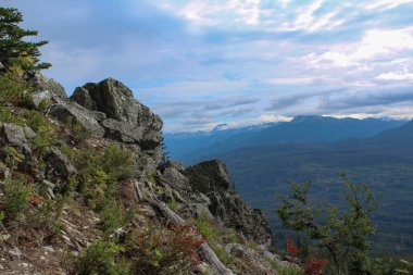 Dağın kenarından görüntüle