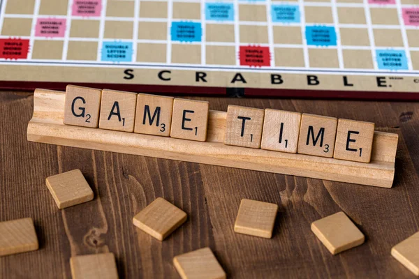 Permainan Papan Scrabble Dengan Ejaan Scrabble Tile Game Time — Stok Foto