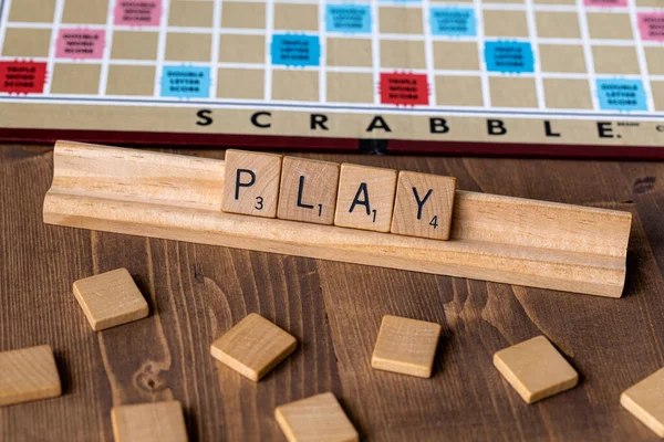 Permainan Papan Scrabble Dengan Ejaan Tile Scrabble Mainkan — Stok Foto