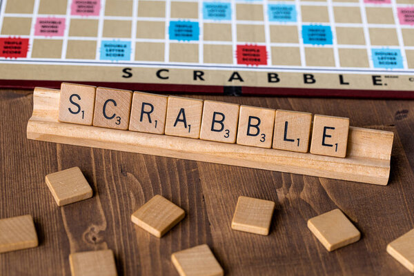 Настольная игра Scrabble с заклинанием "Scrabble"
"
