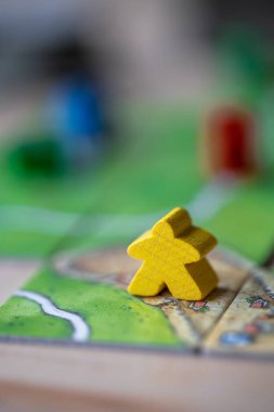 Carcassonne masa üstünde oynanan masa oyunu