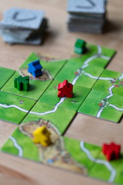Carcassonne masa üstünde oynanan masa oyunu