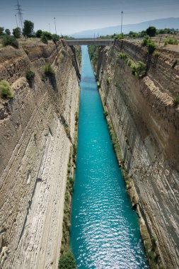 Korint kanalı ile Köprü, Yunanistan