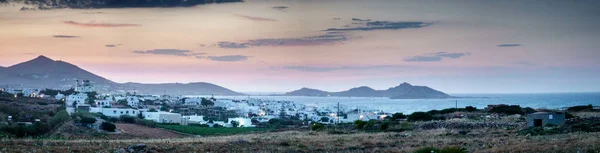 城市和海洋的全景反对山 帕洛斯 — 图库照片