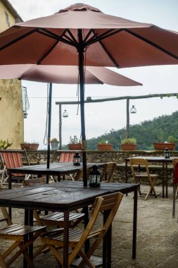 Birkaç ahşap masa ve sandalyeler Restoran, Cinque Terre, İtalya