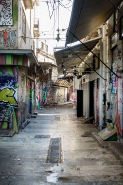 Dar sokak, Yunanistan duvara grafiti