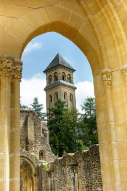 Kemerli yapısı, Belçika ile eski kalıntılar