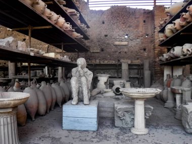 Kazılar ve antik kent Pompeii, İtalya'nın kurbanı
