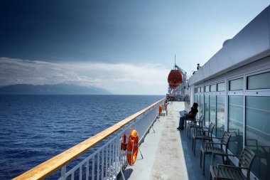 Denizde yelken gemi güvertesi; Yunanistan