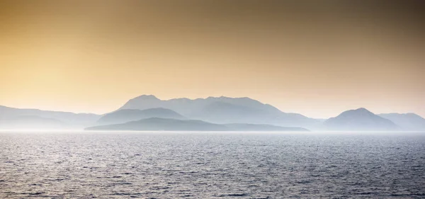 Vista Panorâmica Paisagem Marinha Contra Montanha Durante Pôr Sol Grécia — Fotografia de Stock