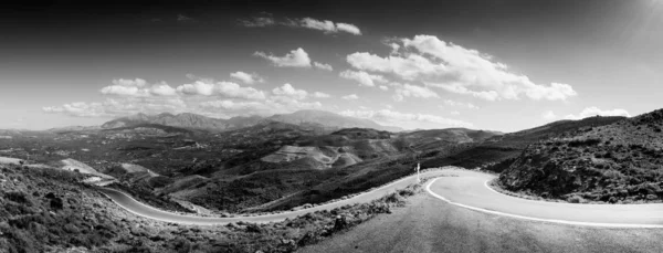 Kronkelende Weg Met Veld Berg Tegen Bewolkte Hemel Kreta Griekenland — Stockfoto