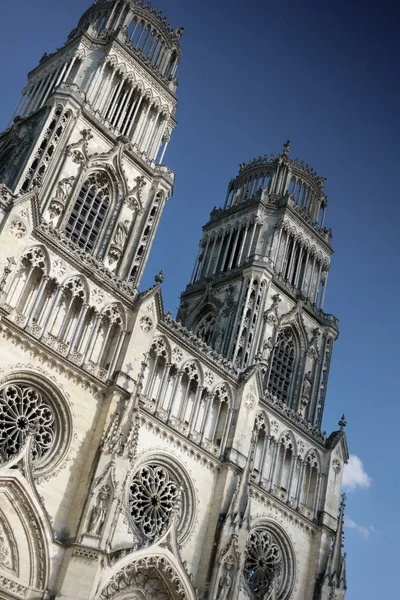 フランス教会の低角度のビュー — ストック写真